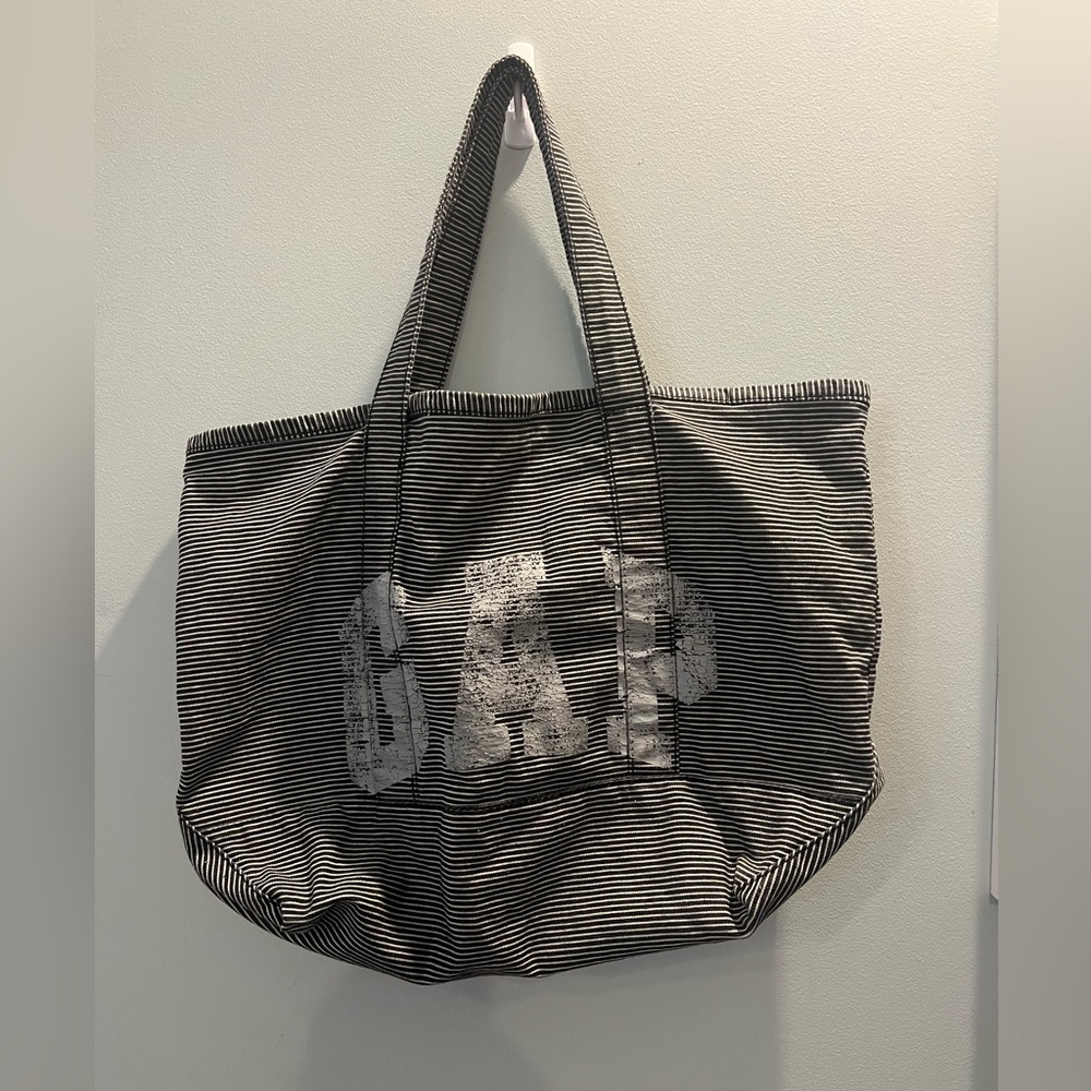 Gap tote bag(s) with many pockets/dividers. Bonus vintage bag too.